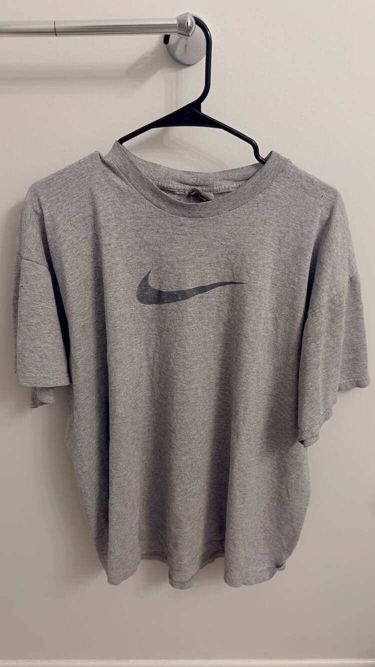 Nike Vintage T-Shirt Size L Gray Center Swoosh Logo